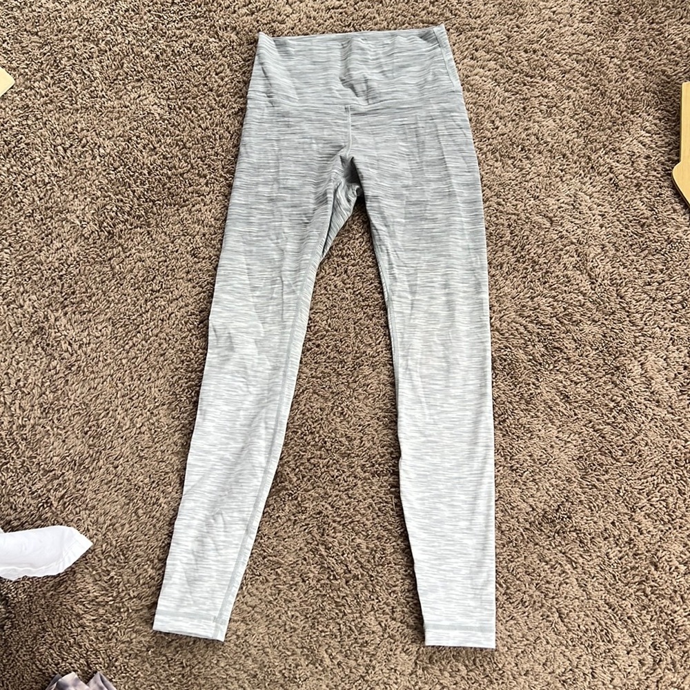 Lululemon leggings size 4. Gray gradient
